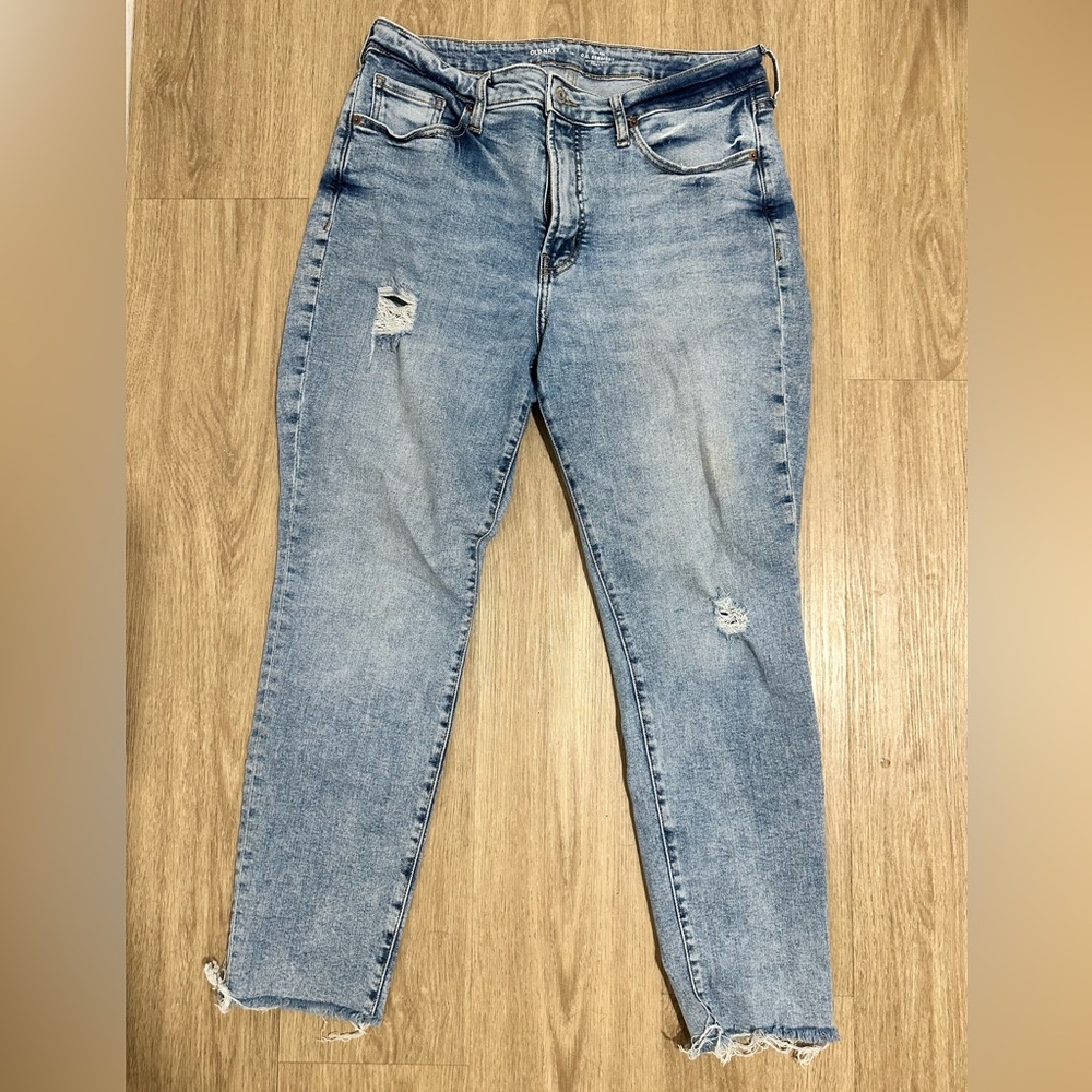 Old Navy OG straight Light Blue Distressed Jeans 👖 ✨